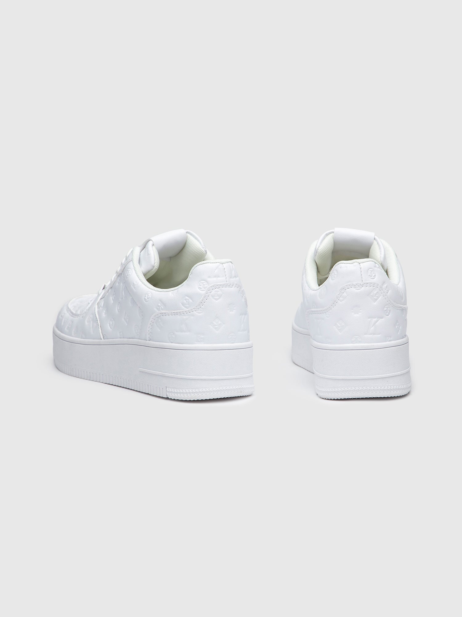sneakers / White Mania Sneakers