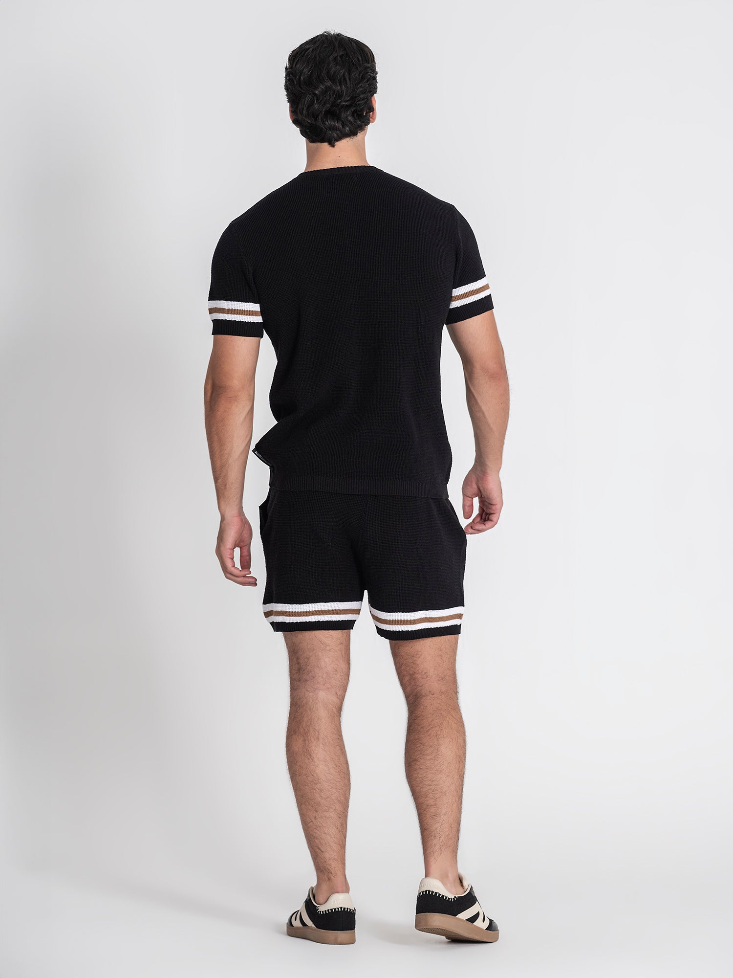 t-shirts / Black Retro Vibes Knit Tee