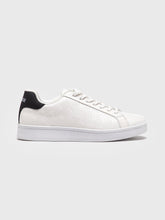 sneakers / White Insignia Sneakers
