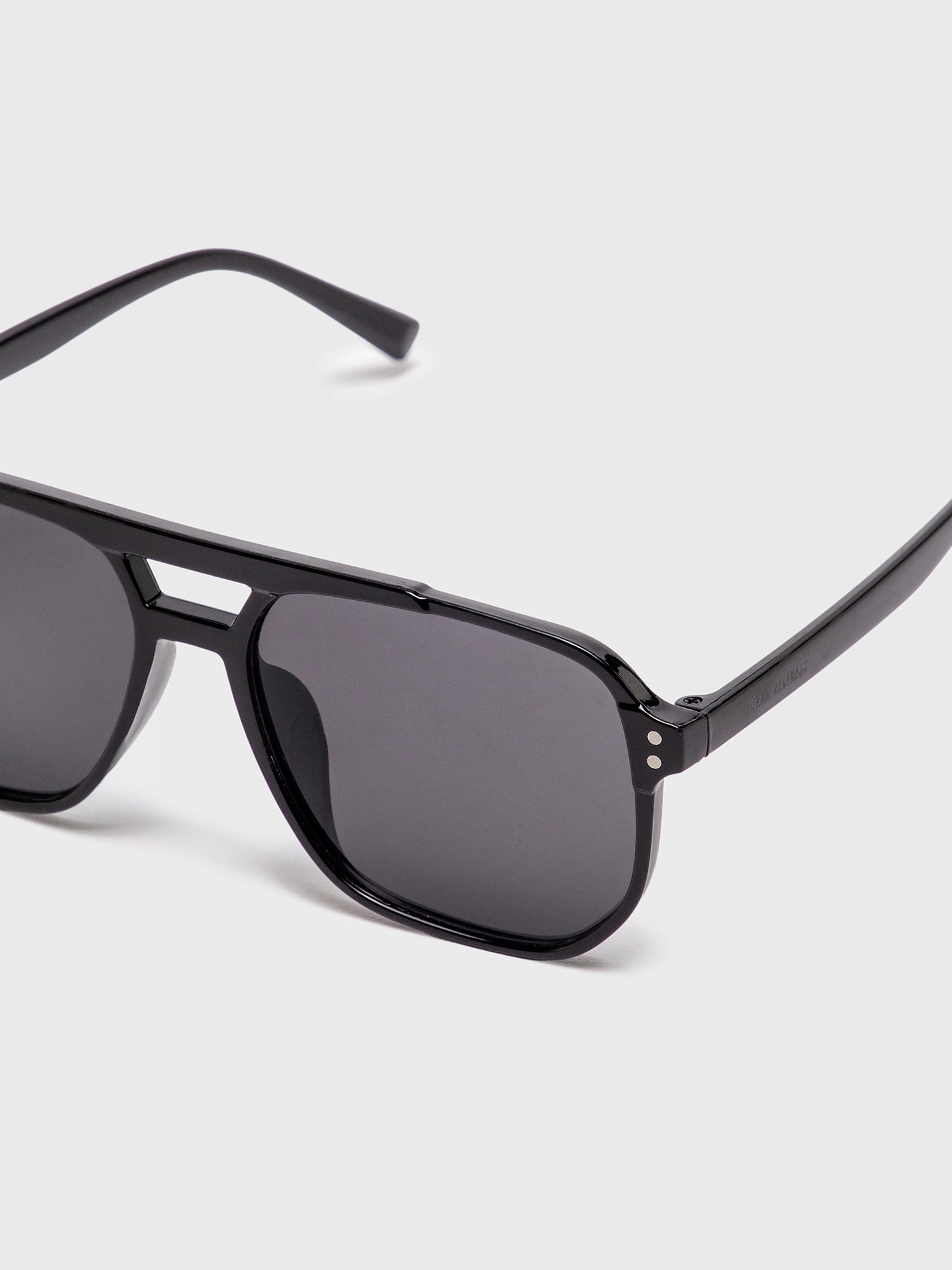 Black Pilot Sunglasses