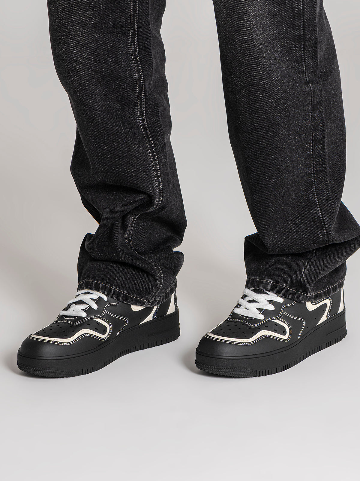 sneakers / Black Dive Sneakers