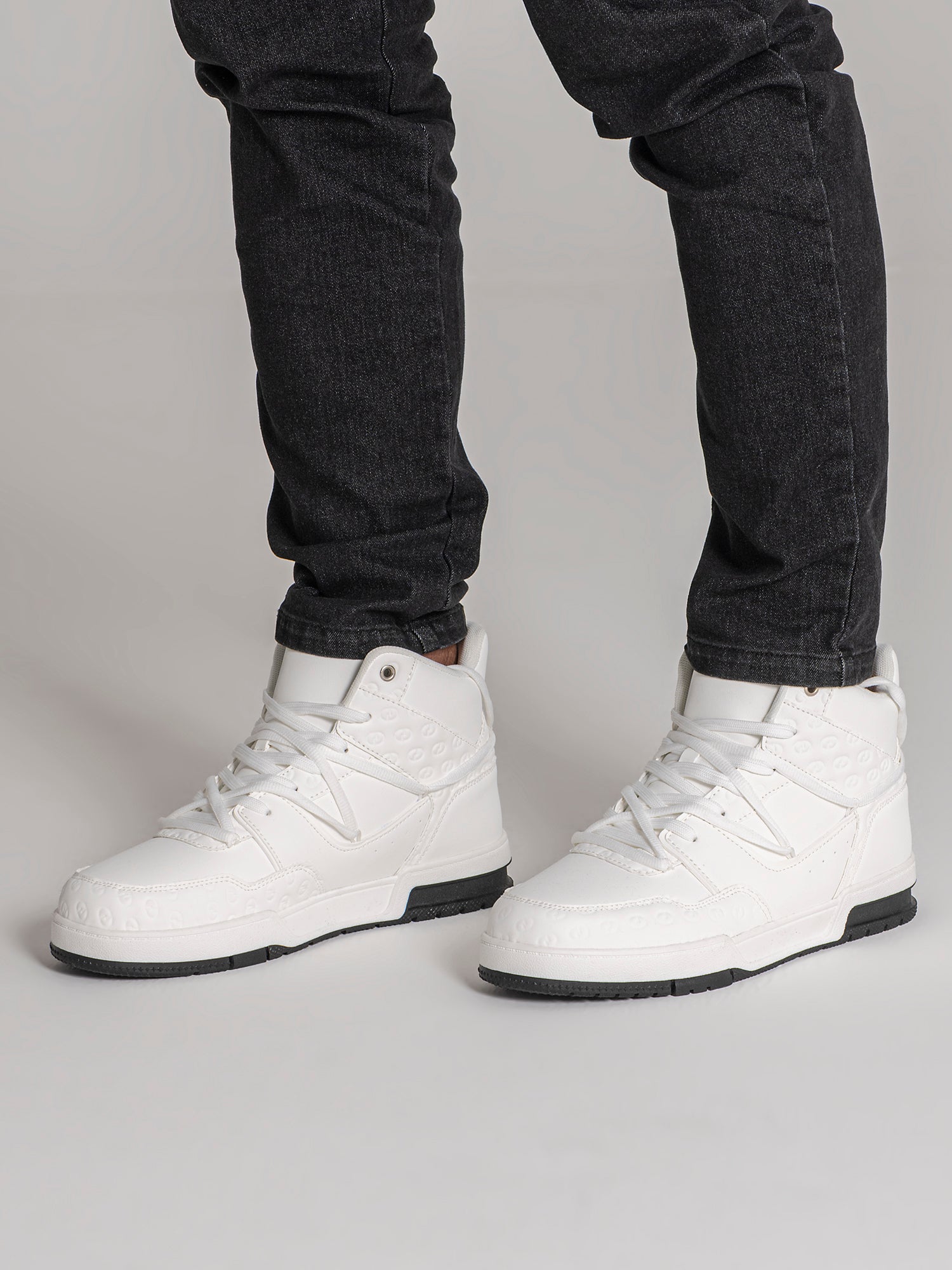sneakers / White Insignia Hi Sneakers