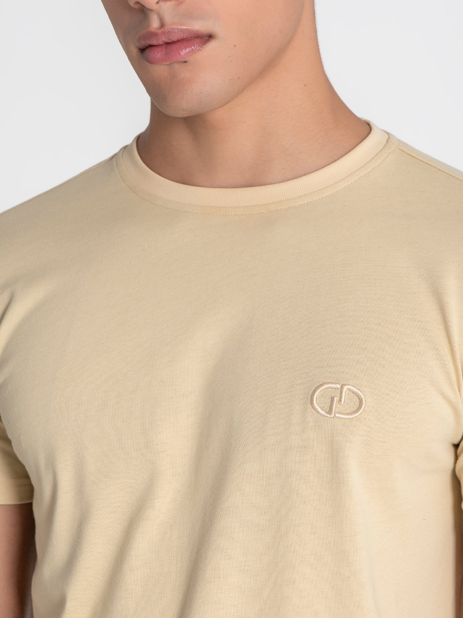 t-shirts / Beige Essence Micro Tee