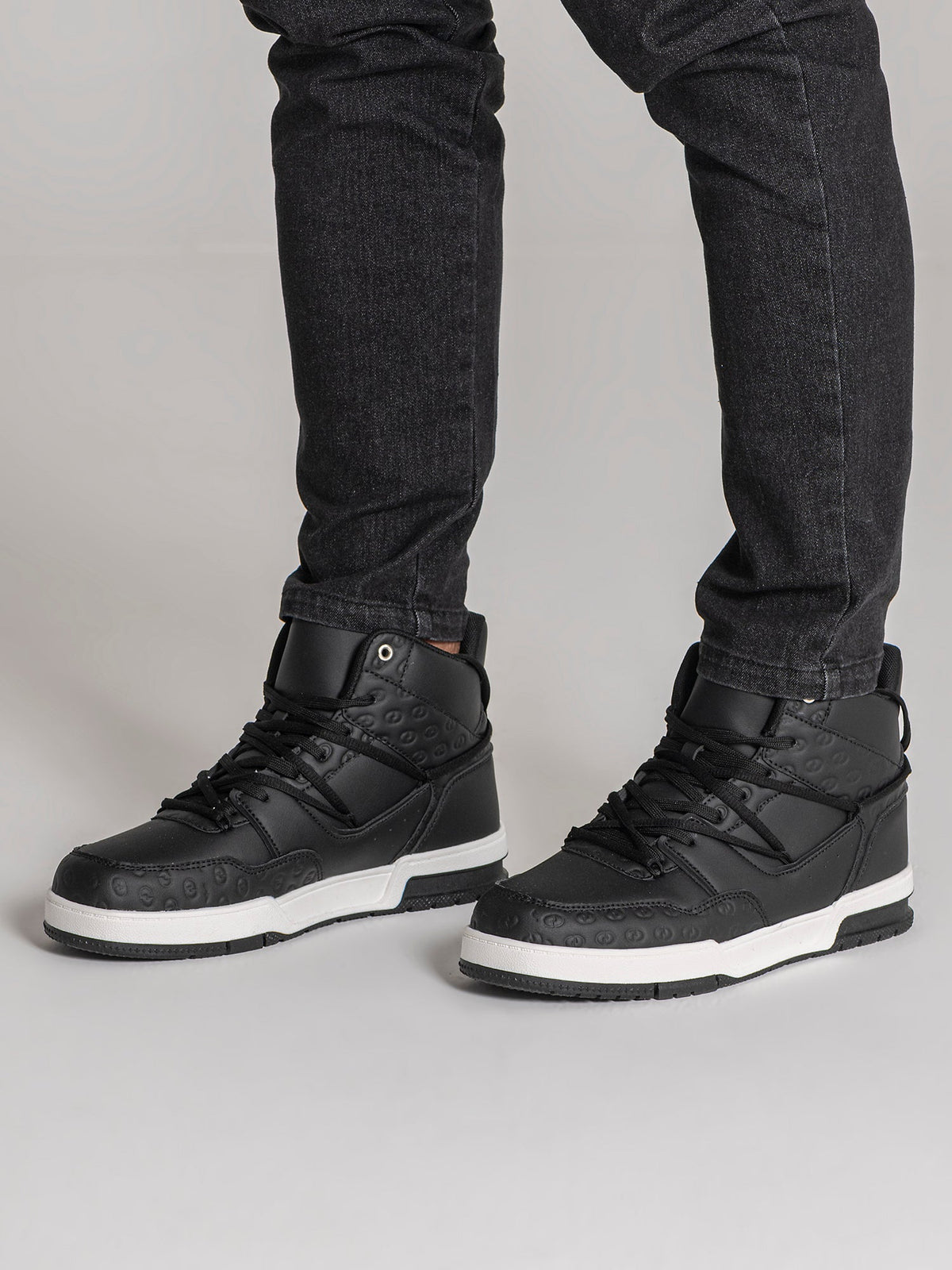 sneakers / Black Insignia Hi Sneakers