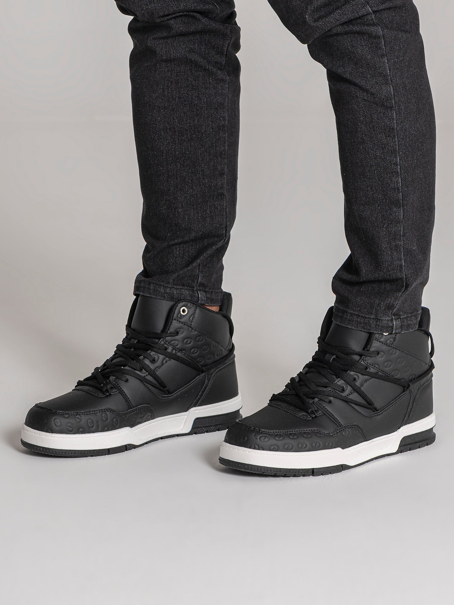 sneakers / Black Insignia Hi Sneakers