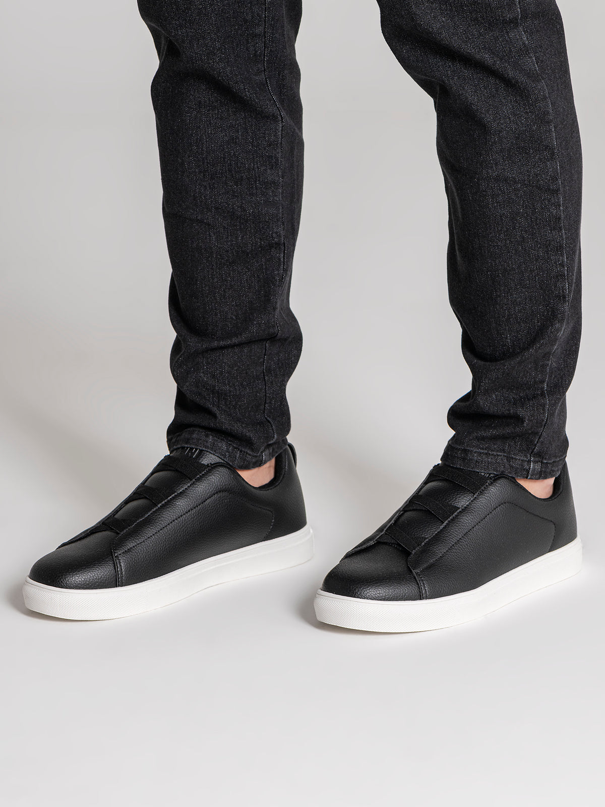 sneakers / Black Smart Sneakers