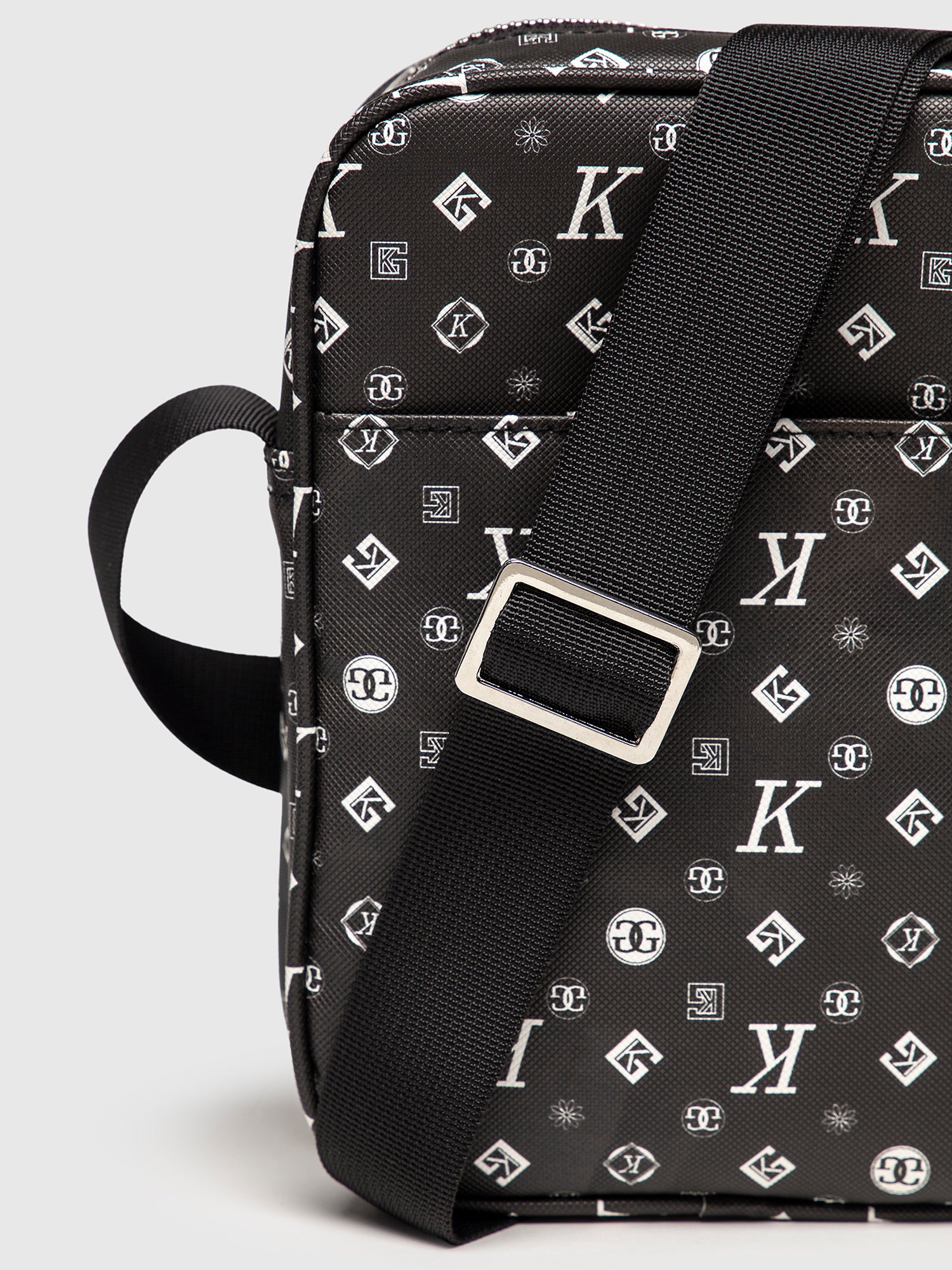 bags / Black Mania Shoulder Bag