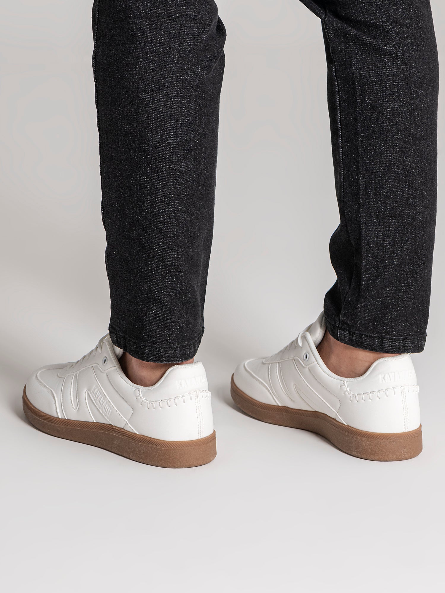 sneakers / White Soft Court Sneakers