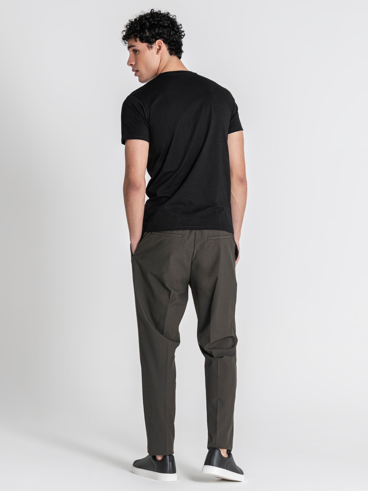 t-shirts / Black Signature Tee