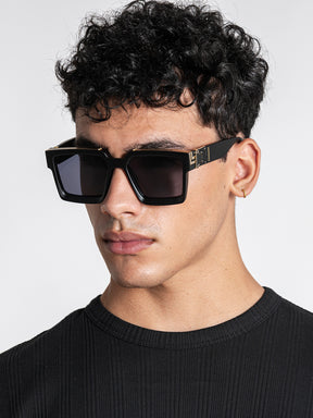 sunglasses / Black Matte Square Sunglasses