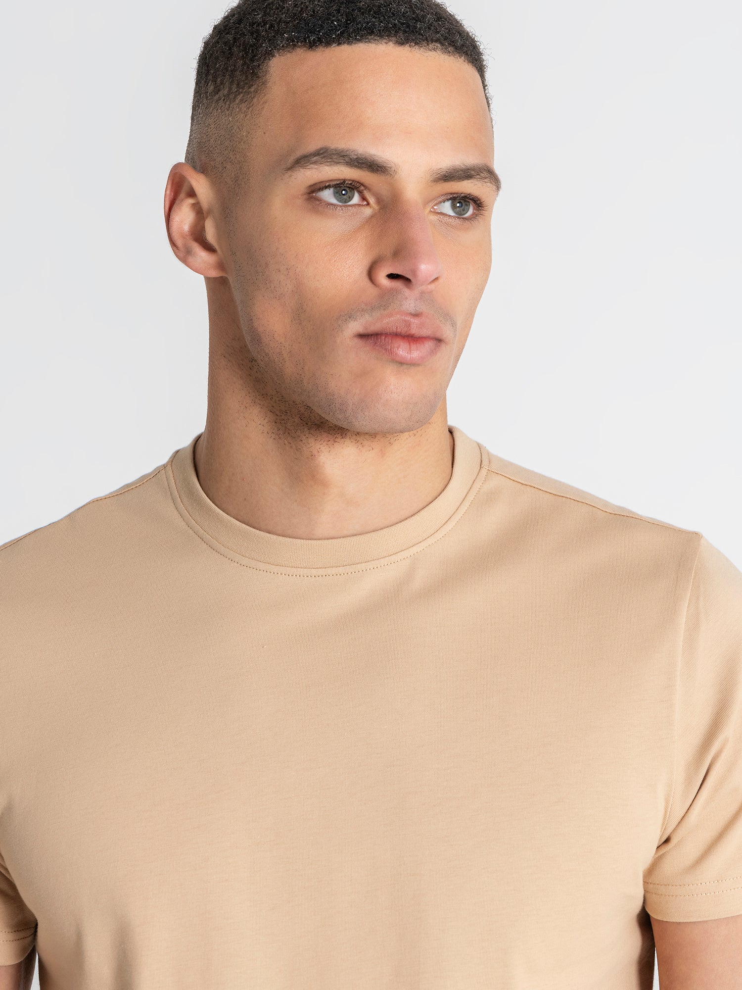 t-shirts / Beige GK Avenue Tee