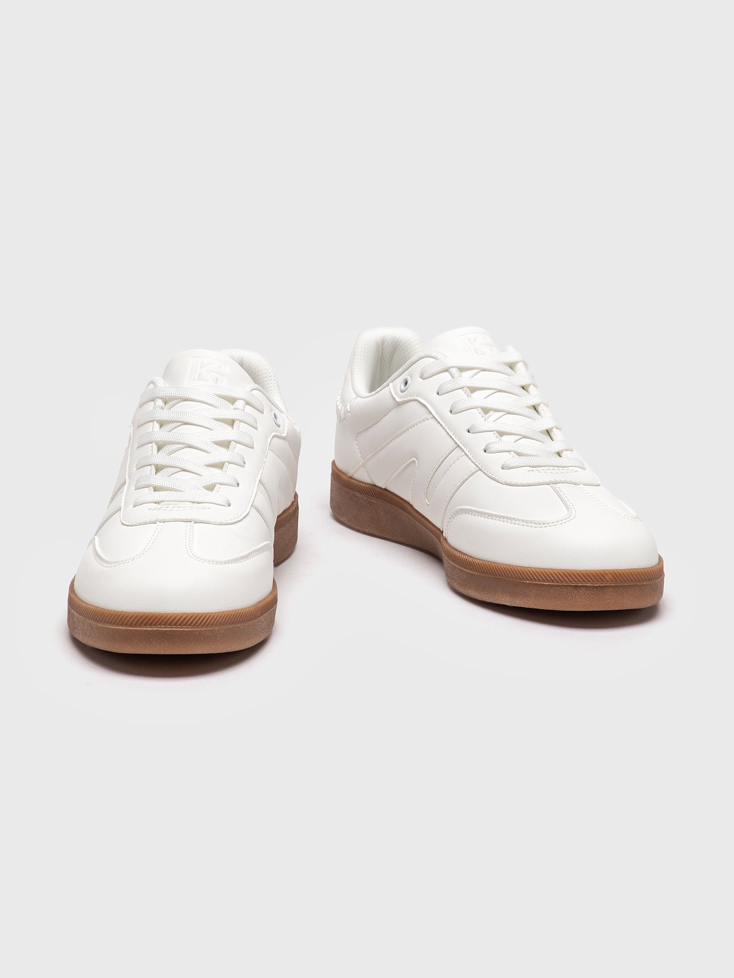 sneakers / White Soft Court Sneakers