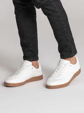 sneakers / White Soft Court Sneakers